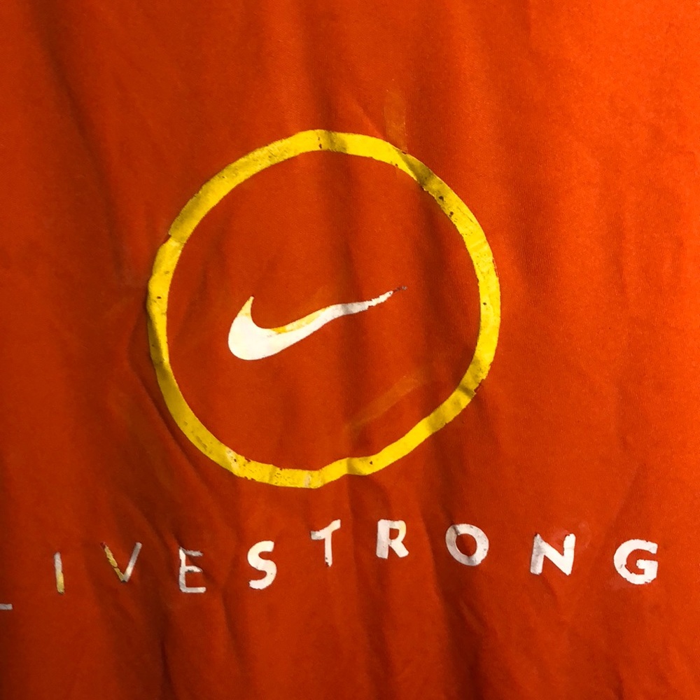 ✨Nike Live Strong T-Shirt - Picture 3 of 10